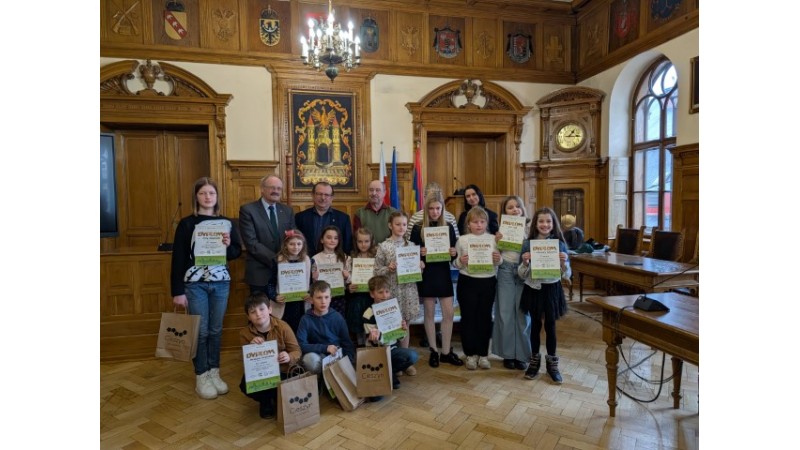Laureaci konkursu w Sali Sesyjnej cieszyńskiego ratusza